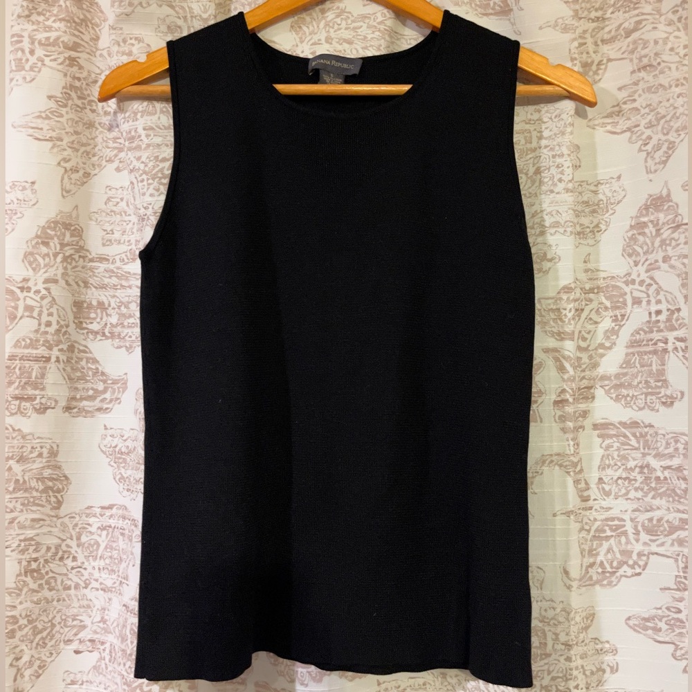 BANANA REPUBLIC 100% Silk Sweater Knit Tank in Black Women’s Size Small
